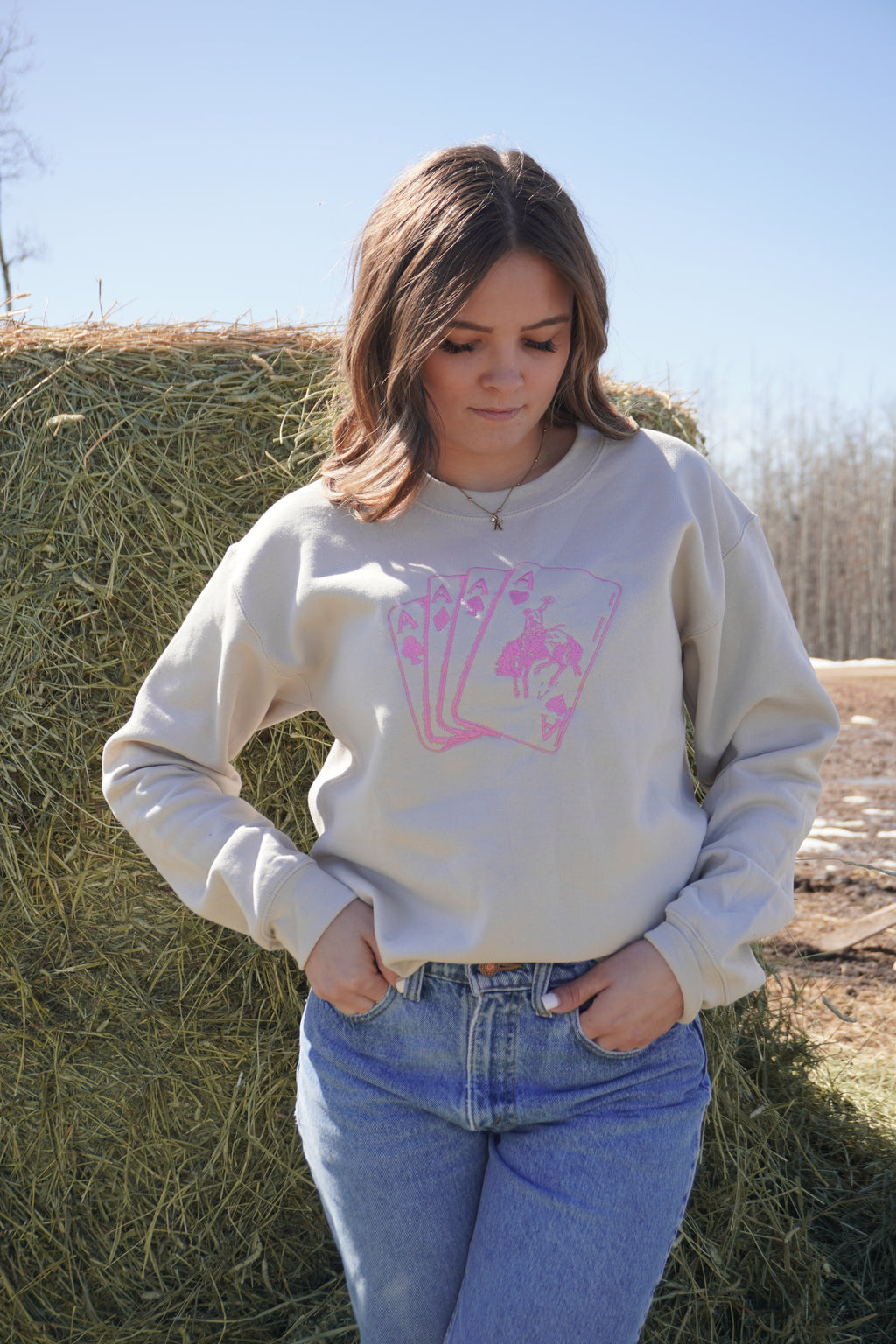 Sand Crewneck With Pink Aces