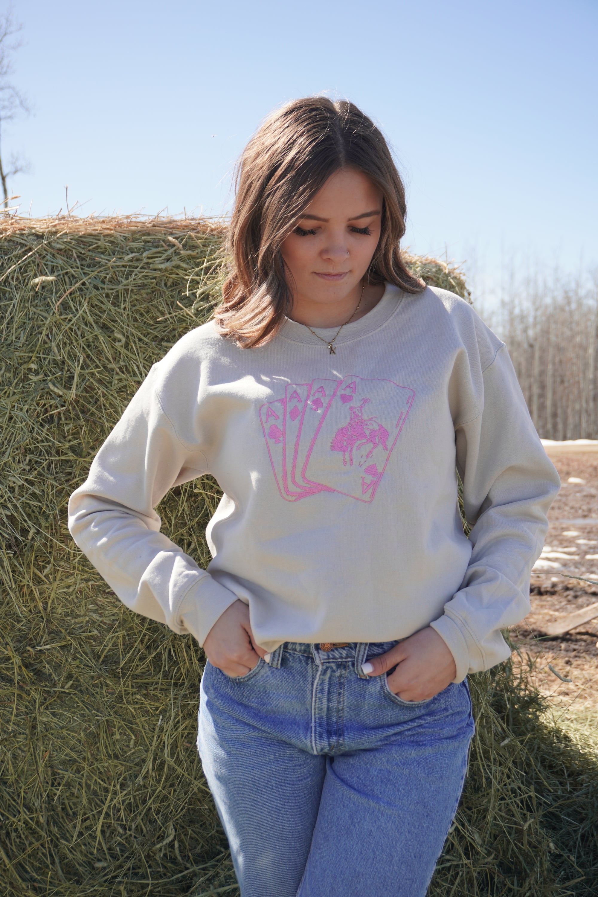 Sand Crewneck With Pink Aces
