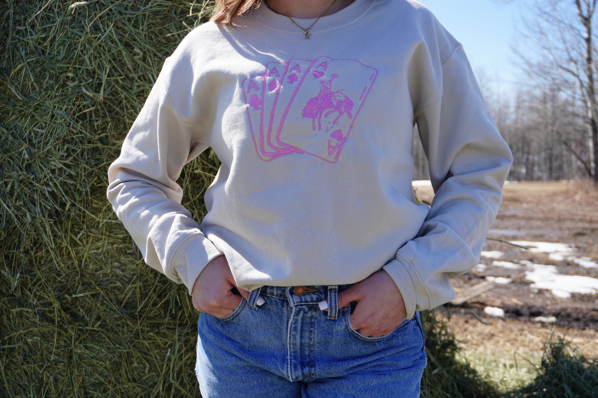 Sand Crewneck With Pink Aces